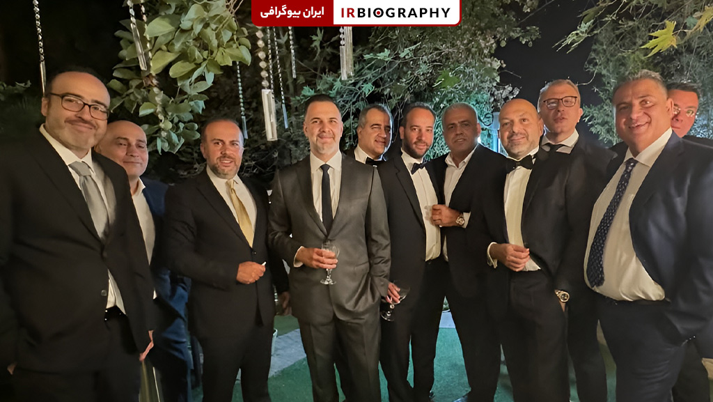 علاقبند در کنار دوستان و همکاران نزدیک